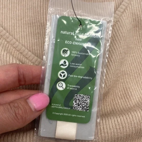 NWT Guess tan cropped long sleeve sweater XS - Picture 6 of 10